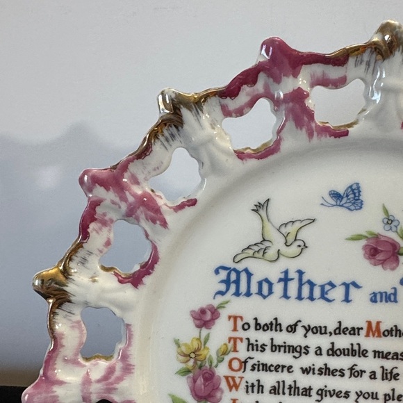 VINTAGE "MOTHER AND DAD" VINTAGE DECORATIVE 8" WALL PLATE SCALLOPED EDGE CUT OUT - Picture 2 of 5